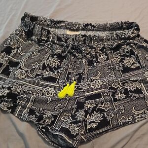 Bobbie Brooks Black and White Athletic Shorts with Cityscape Design